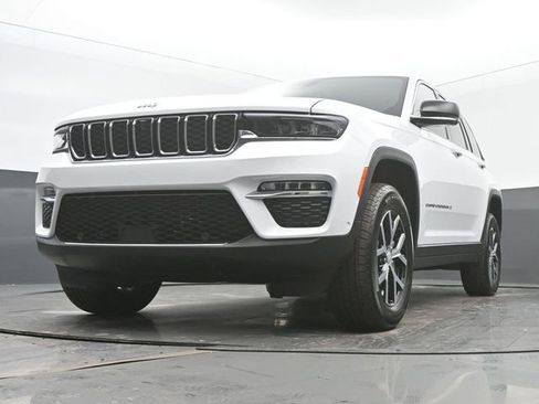 New 2025 Jeep Grand Cherokee Limited w/ Luxury Tech Group II AWD/4WD image 46