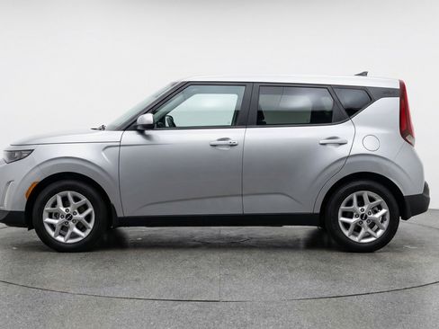 Used 2025 Kia Soul LX w/ LX Technology Package FWD image 5