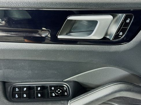 Used 2020 Porsche Cayenne image 22