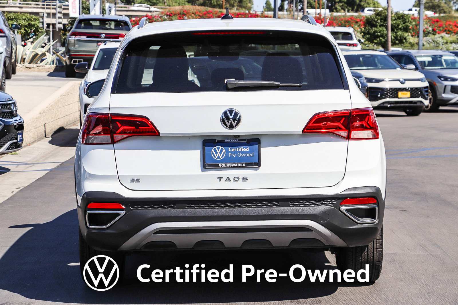 Used 2023 Volkswagen Taos SE w/ Panoramic Sunroof Package FWD image 8