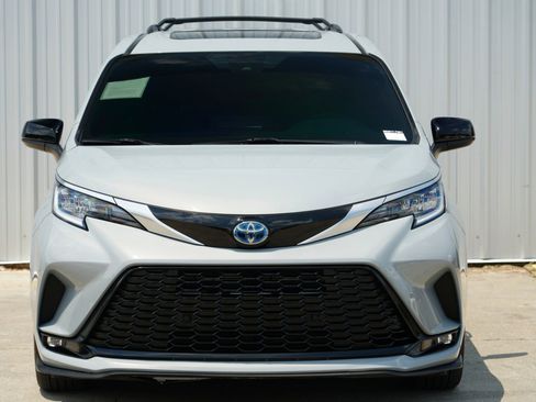 Used 2023 Toyota Sienna XSE image 49