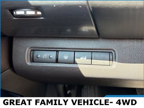 Used 2025 Nissan Pathfinder SL image 7