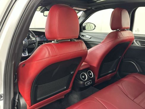 Used 2023 Alfa Romeo Giulia RWD image 28