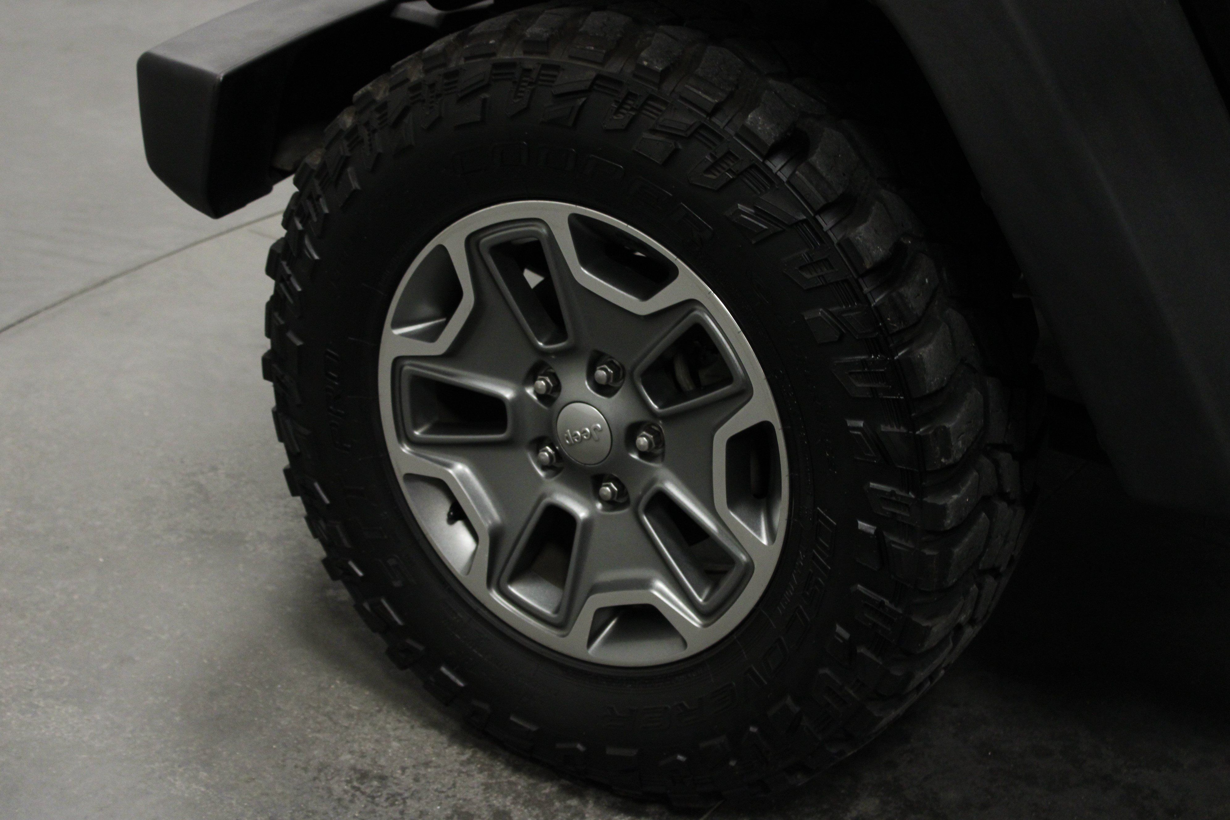 Used 2016 Jeep Wrangler Unlimited Rubicon w/ Max Tow Package AWD/4WD image 10