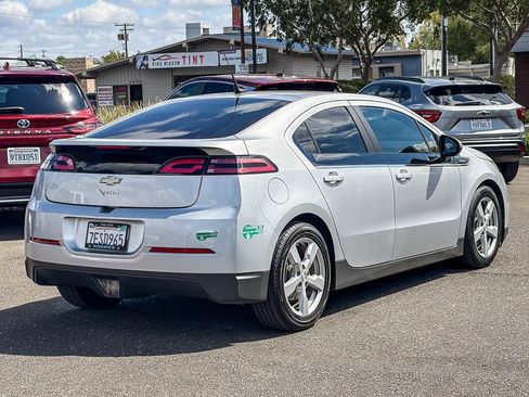 Used 2014 Chevrolet Volt FWD image 4