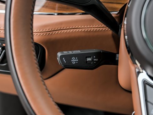 Used 2022 Bentley Bentayga AWD/4WD image 35