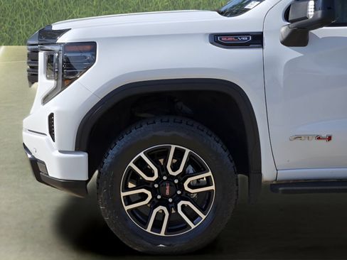 Used 2024 GMC Sierra 1500 AT4 w/ Technology Package AWD/4WD image 10
