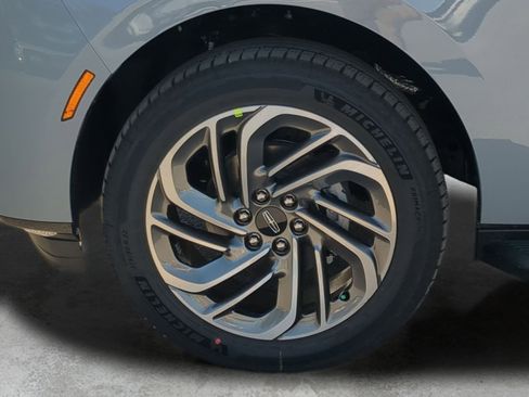 New 2026 Lincoln Navigator L Premier AWD/4WD image 9