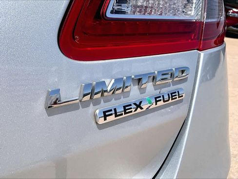 Used 2013 Ford Taurus Limited FWD image 9
