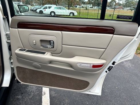Used 1998 Cadillac De Ville D'Elegance w/ Safety/Security Pkg FWD image 24