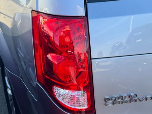 Used 2019 Dodge Grand Caravan SXT image 20