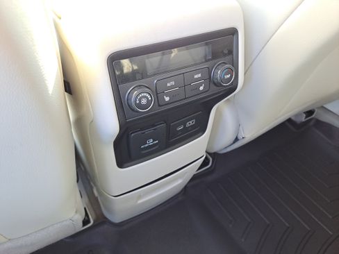 Used 2023 GMC Acadia Denali w/ Denali Ultimate Package image 9