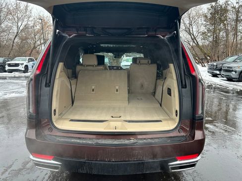 Used 2023 Cadillac Escalade Premium Luxury w/ Performance Package image 17