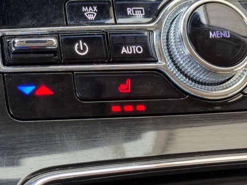 Used 2022 Lincoln Nautilus FWD w/ Premium Package image 7