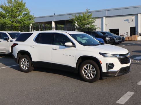 Used 2023 Chevrolet Traverse LS w/ Safety Package FWD image 2