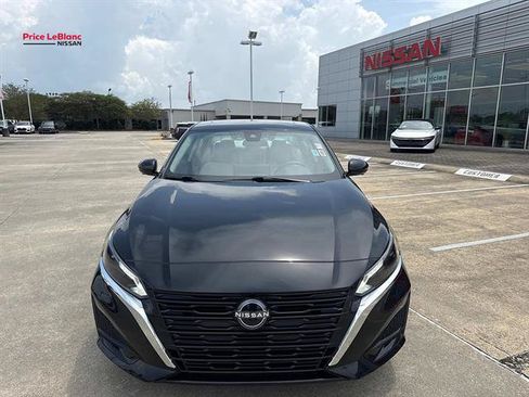 Used 2025 Nissan Altima 2.5 SL AWD/4WD image 2