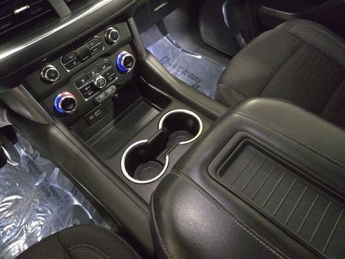 Used 2023 GMC Yukon XL SLE image 28