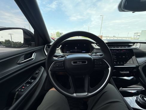 Used 2023 Jeep Grand Cherokee L Laredo AWD/4WD image 14