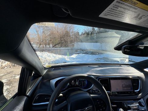 Used 2025 Chrysler Pacifica Limited image 34