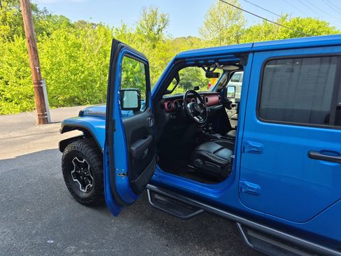 Used 2022 Jeep Gladiator Rubicon w/ Cold Weather Group image 11