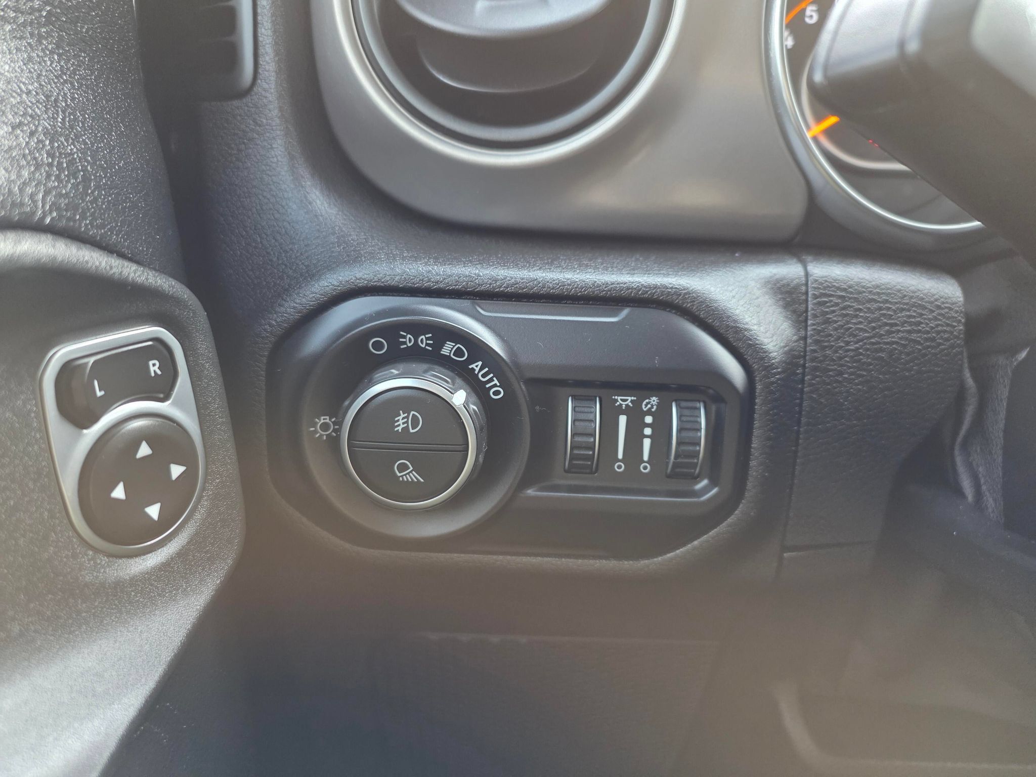 Used 2020 Jeep Gladiator Sport AWD/4WD image 21