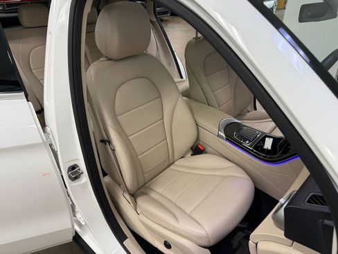 Used 2021 Mercedes-Benz GLC 300 4MATIC image 16