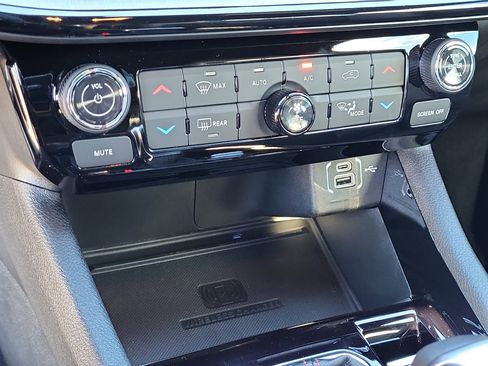 New 2026 Jeep Compass Trailhawk w/ Sun, Sound & Navigation Group image 16