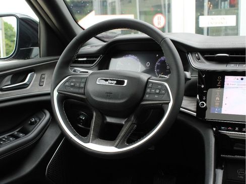 New 2026 Jeep Grand Cherokee Limited w/ Limited Altitude Package AWD/4WD image 14