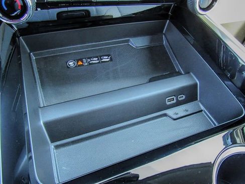 New 2025 Chevrolet Suburban Premier image 21