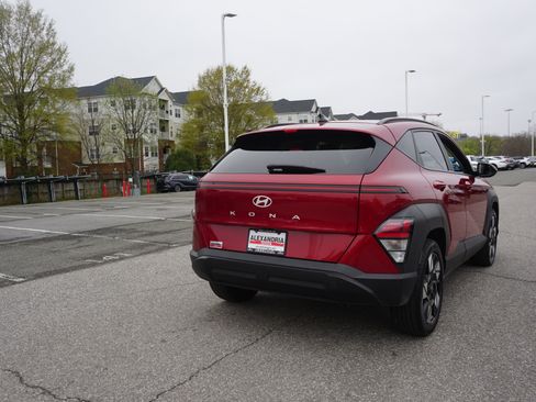 Used 2024 Hyundai Kona SEL image 4