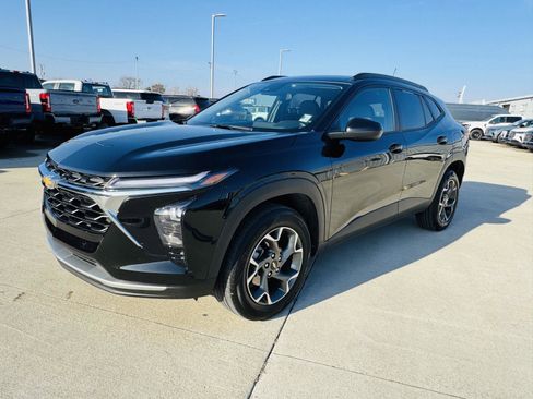 Used 2025 Chevrolet Trax LT w/ LT Convenience Package image 31