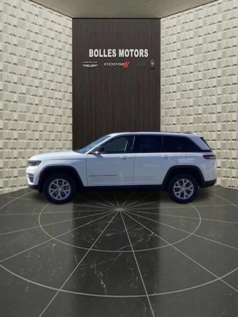 Used 2023 Jeep Grand Cherokee Limited AWD/4WD image 12