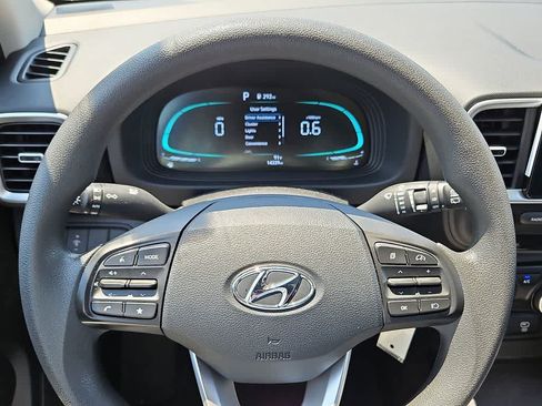 Used 2025 Hyundai Venue SE FWD image 18