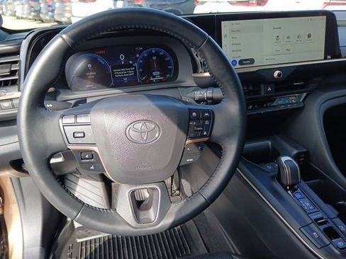 Used 2023 Toyota Crown Platinum image 18