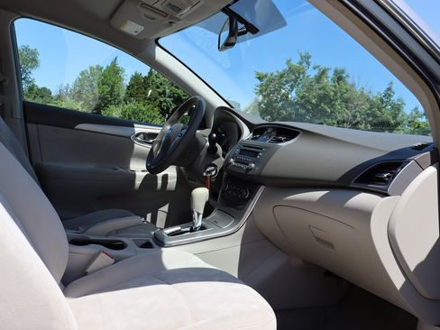 Used 2013 Nissan Sentra SV w/ Electronics Pkg FWD image 19