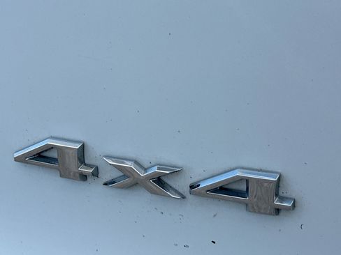 Used 2019 Jeep Cherokee Latitude Plus w/ Comfort/Convenience Group image 11