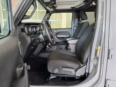 Used 2021 Jeep Gladiator Sport image 9