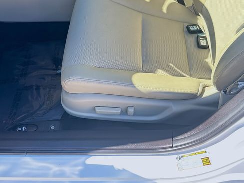 Used 2017 Acura ILX w/ Premium Package image 18