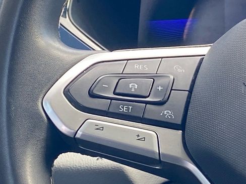 Certified 2023 Volkswagen Taos SE w/ Panoramic Sunroof Package image 7