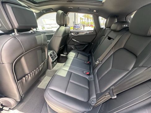 Used 2026 Porsche Macan AWD/4WD image 34