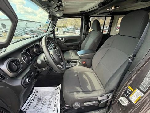 Used 2023 Jeep Wrangler Unlimited Sport AWD/4WD image 31