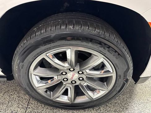 Used 2022 GMC Yukon XL Denali AWD/4WD image 32