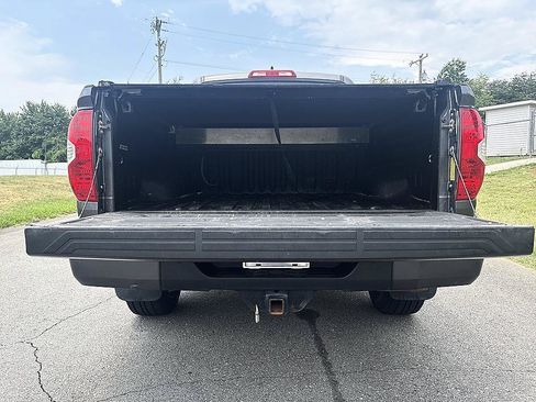Used 2020 Toyota Tundra SR5 w/ SR5 Convenience Package AWD/4WD image 23