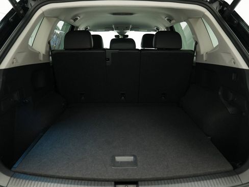 Used 2024 Volkswagen Tiguan Wolfsburg Edition image 30