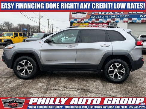 Used 2016 Jeep Cherokee Trailhawk w/ Comfort & Convenience Group AWD/4WD image 5
