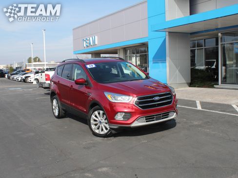Used 2019 Ford Escape SEL image 2