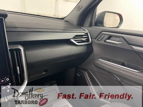 Used 2025 GMC Acadia Elevation image 47