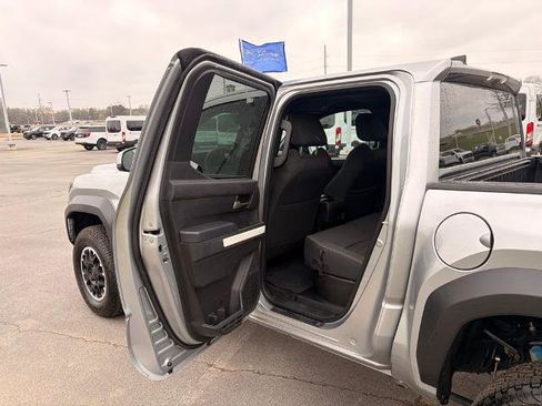 Used 2024 Toyota Tacoma TRD Off-Road image 25