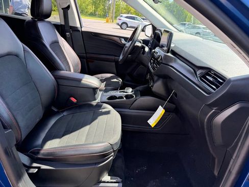 Certified 2022 Ford Escape SEL w/ SEL Stealth AWD Package image 17