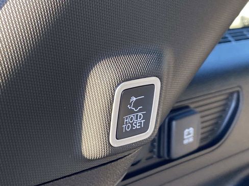 New 2025 Jeep Grand Cherokee Laredo image 6